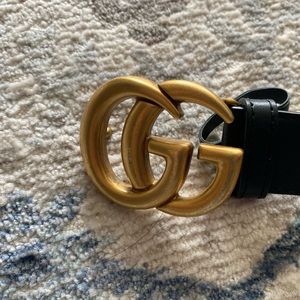 copy-Gucci Leather belt with Double G buckle